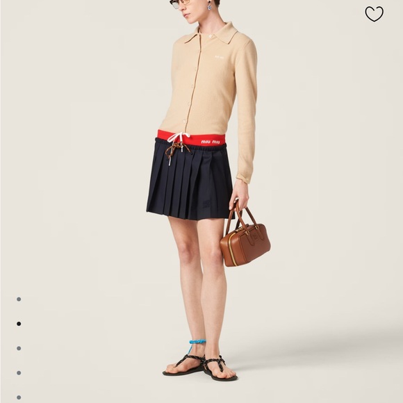 Miu Miu Elegant Black Pleated Mini Skirt - Picture 1 of 15
